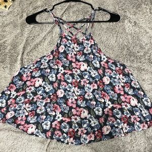 Women’s Hollister top it is kind of cropped not a lot.